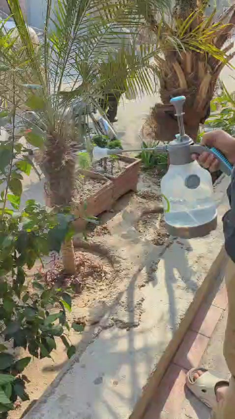 2L Transparent Water Spray Bottle